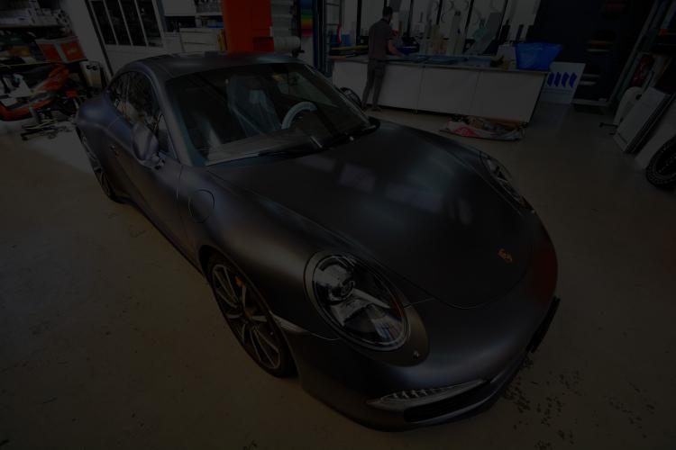 Porsche covering Loutan & Cie
