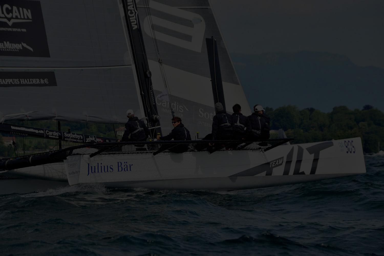 Covering Boat by Loutan & Cie