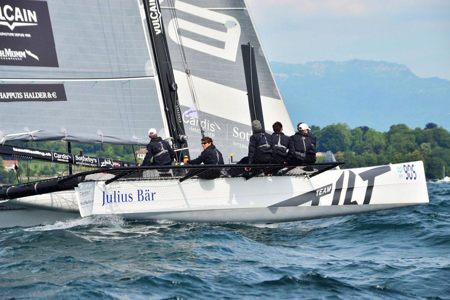 Covering Boat by Loutan & Cie