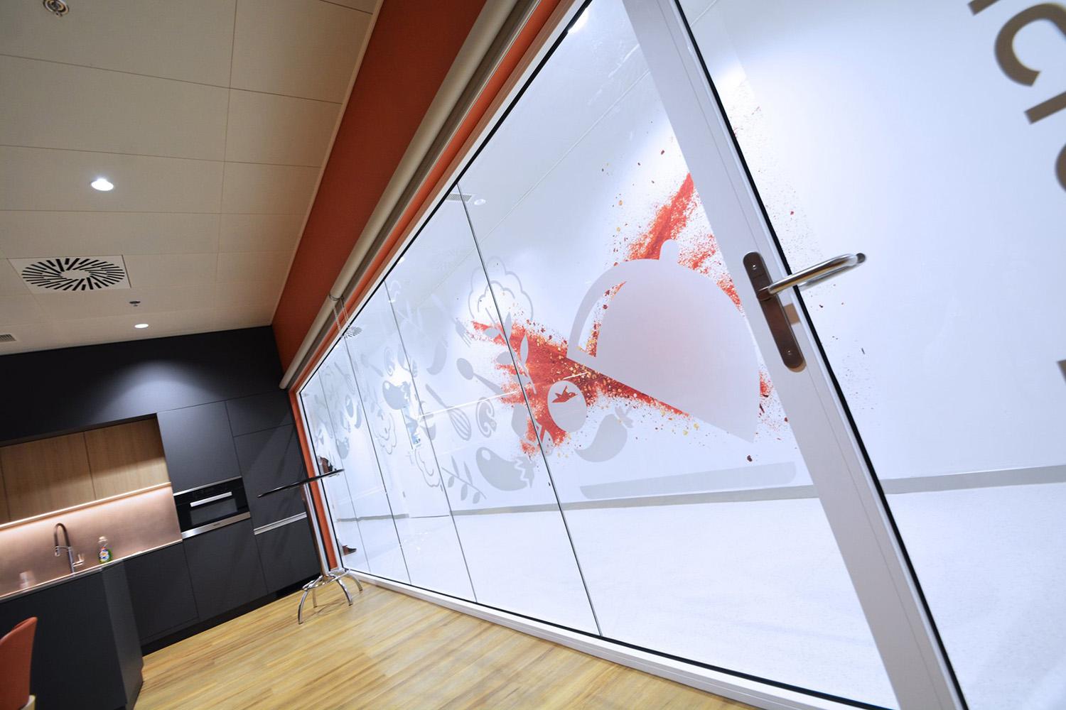 Vitrine intérieure -  Loutan & Cie