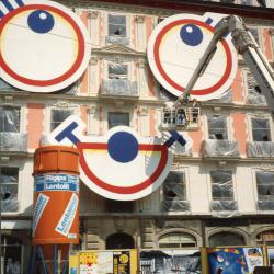 1993 Façade yeux ouverts