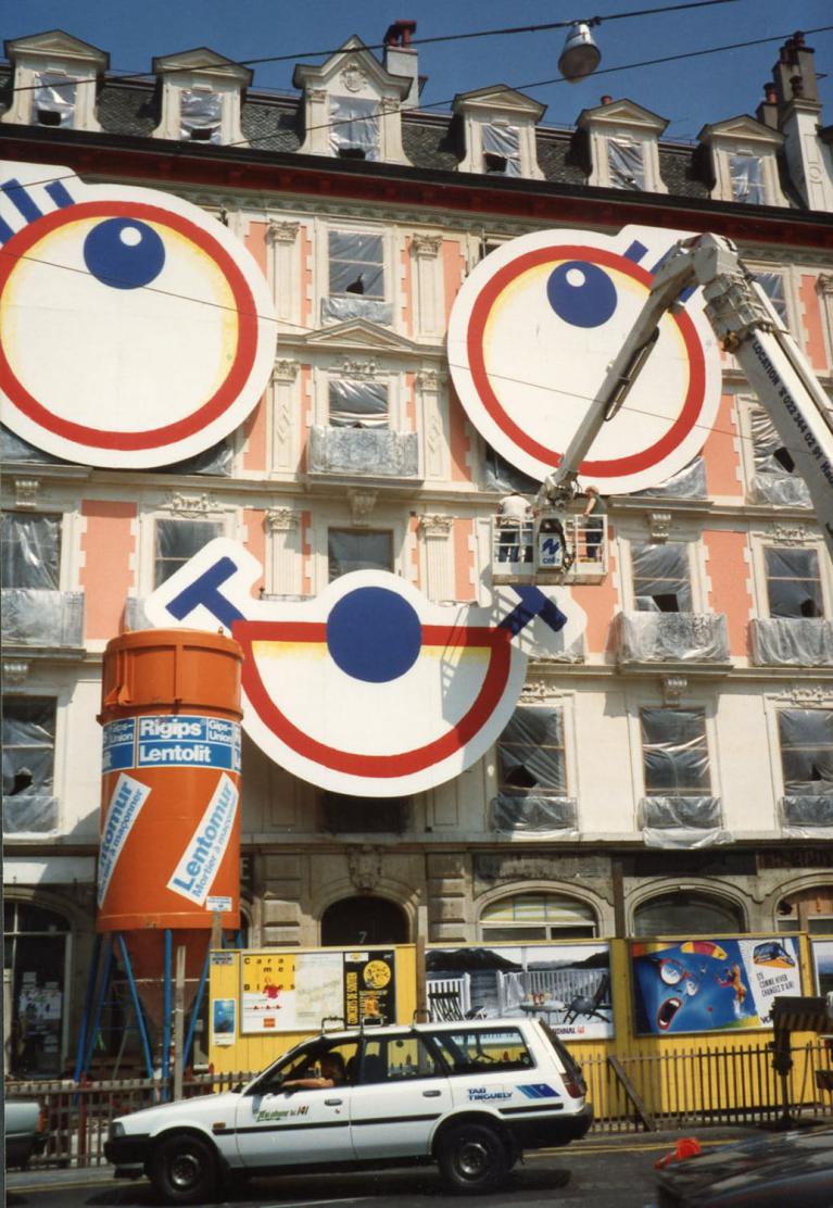 1993 Façade yeux ouverts