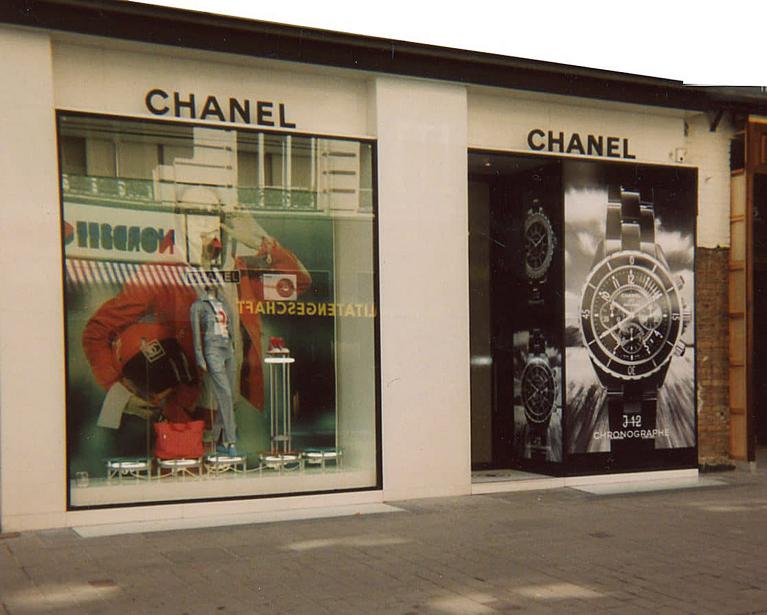 2002 Vitrine Chanel